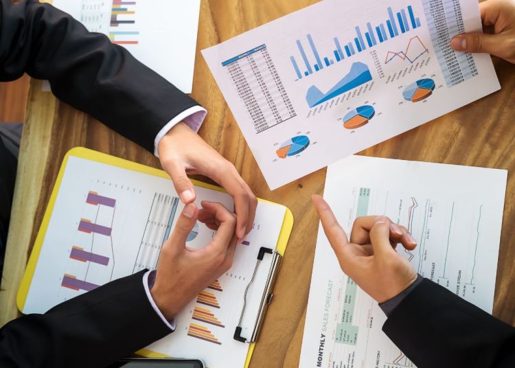 mengelola keuangan bisnis - Topikalitas Digital Media cara membuat perencanaan keuangan